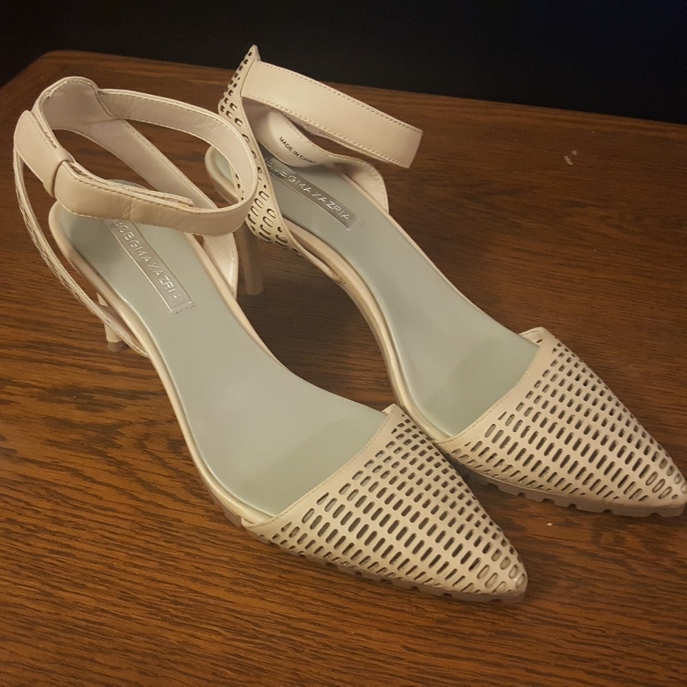BCBGMAXAZRIA Pointed Strapped Heel sz 10